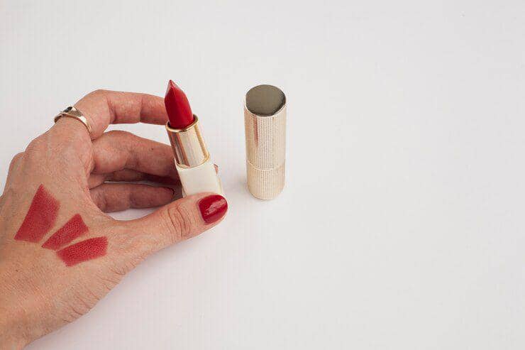ilustrasi lipstik matte