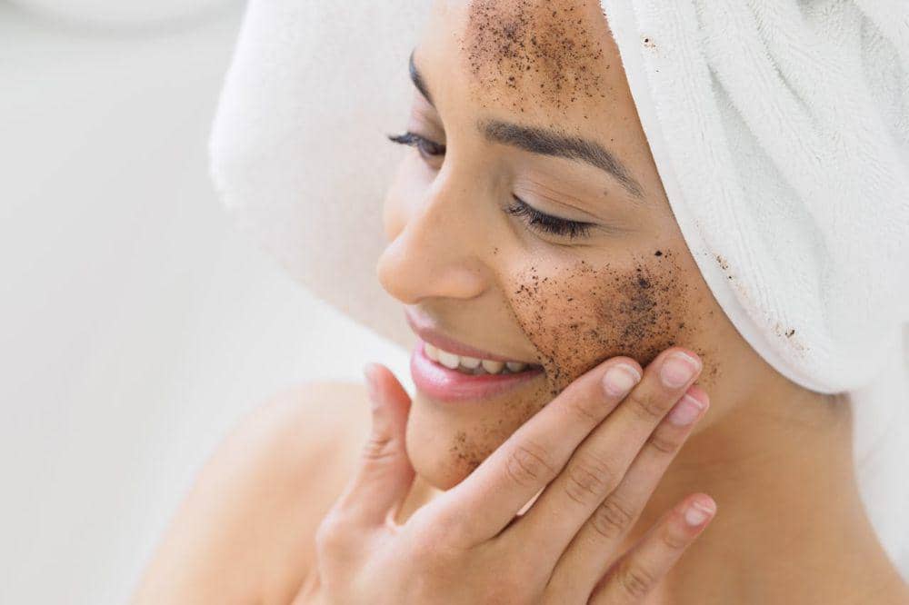  Pagi Hari Eksfoliasi Wajah, Apakah Aman dan Efektif?