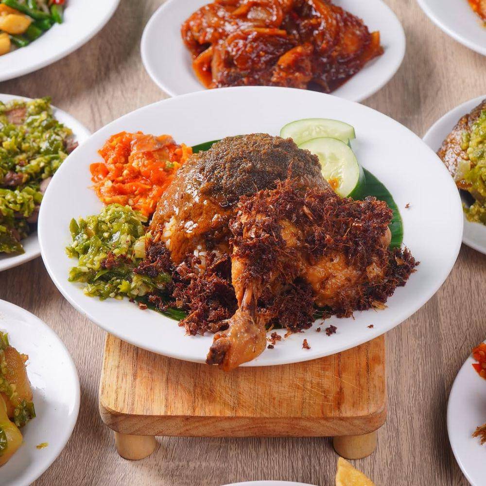 7 Tempat Wisata Kuliner Bekasi, Nyaman Untuk Makan Bareng Keluarga