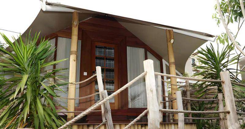 agoda.com/oaktreeglampingresort