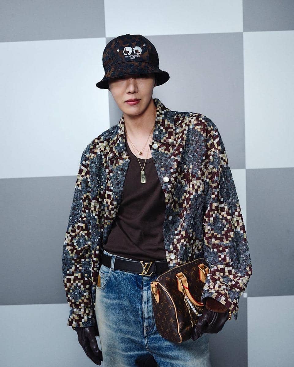 Gaya Artis Korea di Louis Vuitton Paris Fashion Week 2025 | Popmama.com