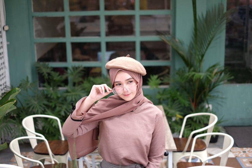 Pilih bahan yang tidak mudah kusut