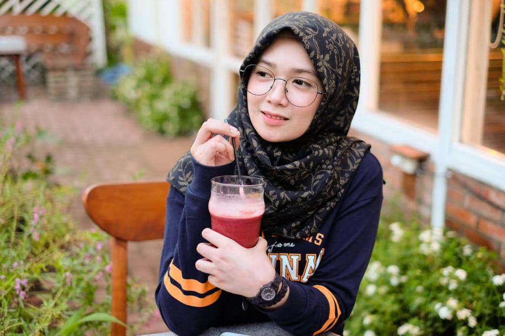 Cara Memadukan Kerudung Bermotif agar Tidak Terlihat Berlebihan