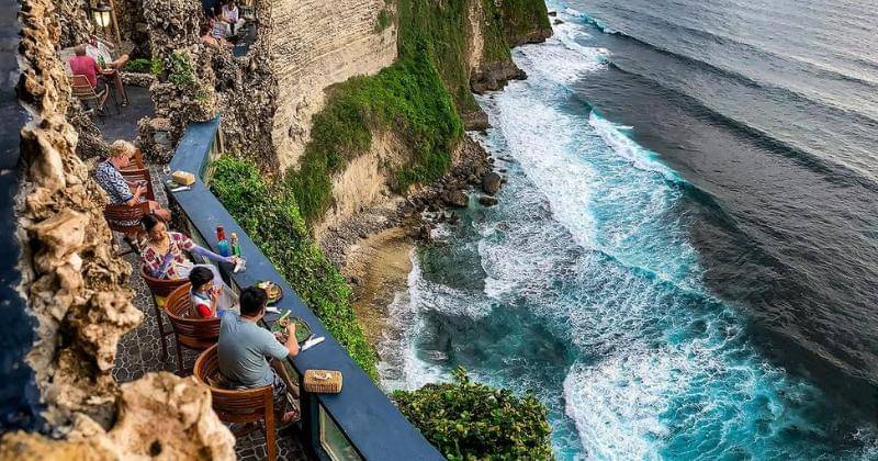 Instagram.com/maliniuluwatubali