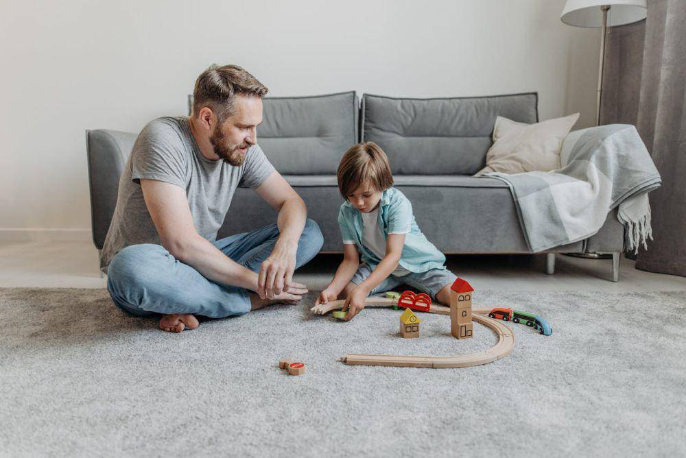 Ilustrasi slow parenting (pexels.com/Pavel Danilyuk)