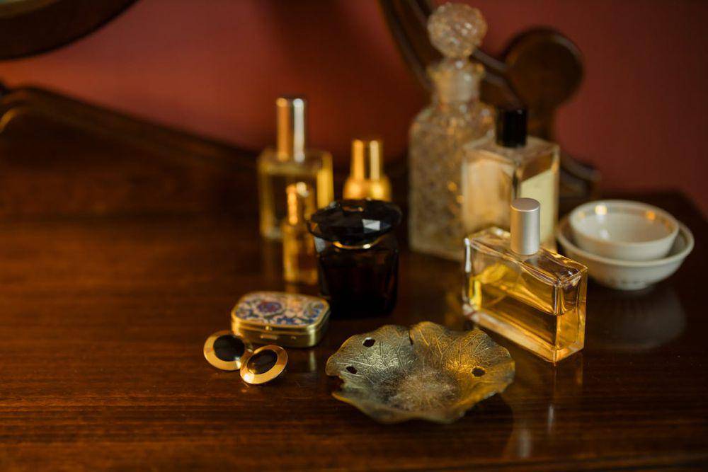 ilustrasi perfume niche