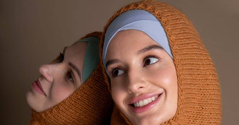 Freepik/close-up-woman-with-hijab-portrait