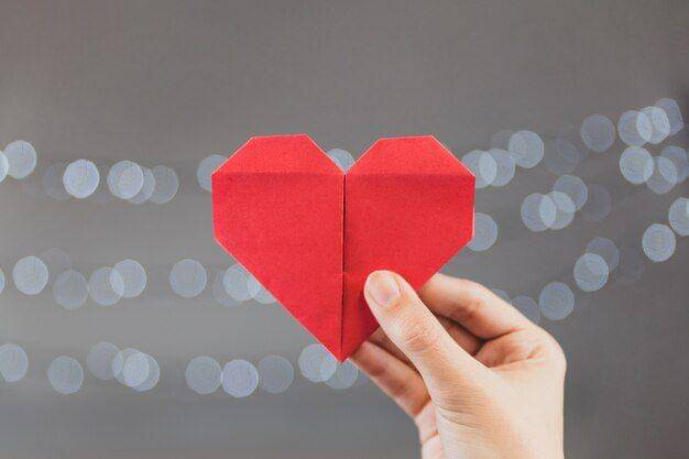 Ilustrasi origami heart (freepik.com/freepik)