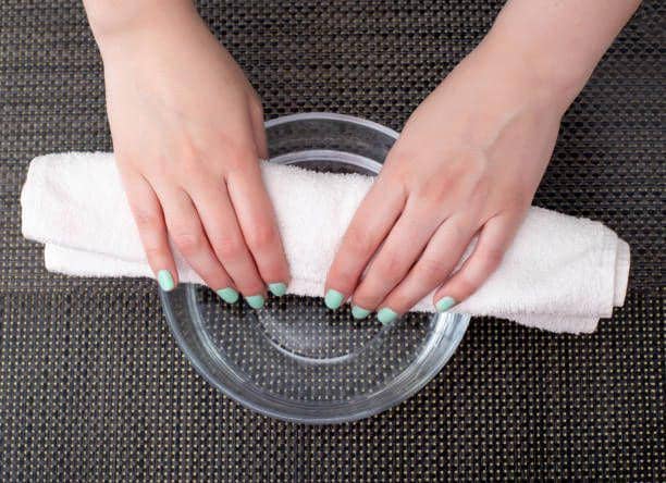 Bayi Demam, Sebaiknya Dikompres Pakai Air Apa?