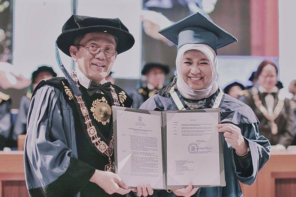 Profil Nurhayati Subakat