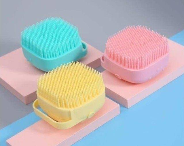 silicone body brush (tokopedia.com/rantangonline)