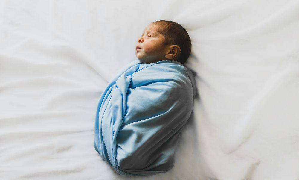ilustrasi bayi newborn sedang tidur (pexels.com/Laura Garcia)