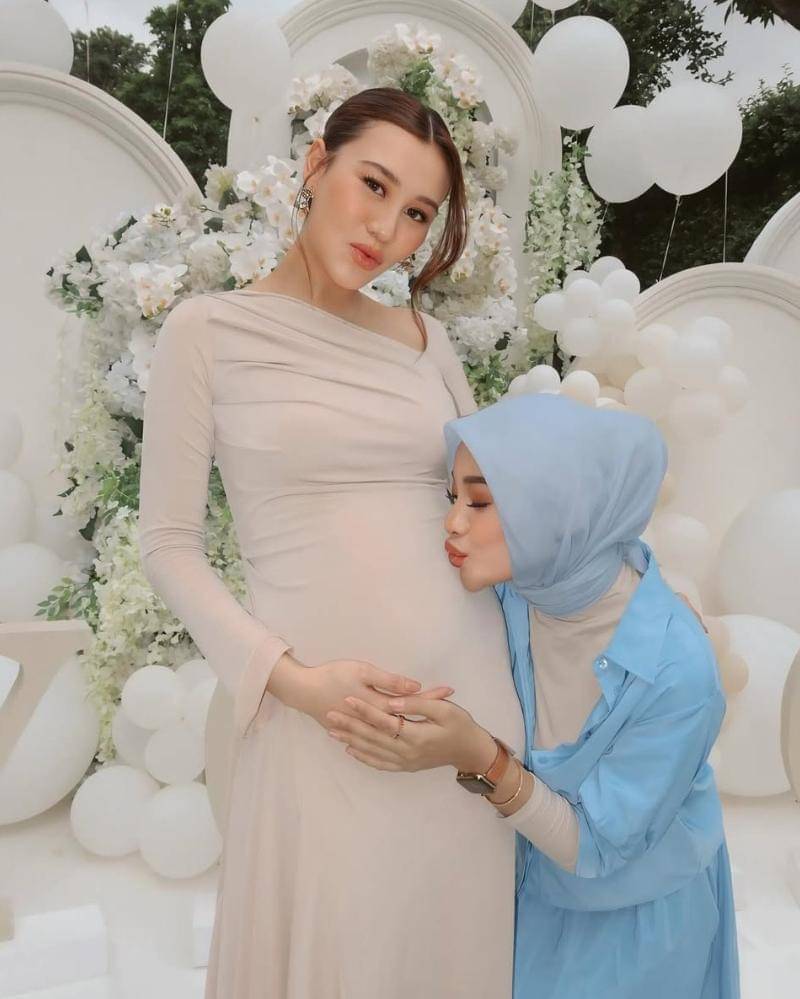 Instagram.com/aurelie.hermansyah