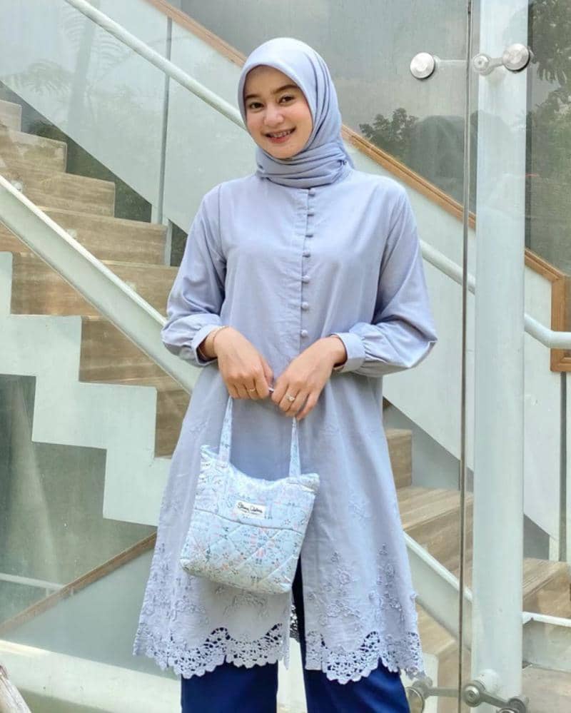 7 Inspirasi Tunik Katbol Stylish, Cocok untuk Lebaran 2025! | Popmama.com