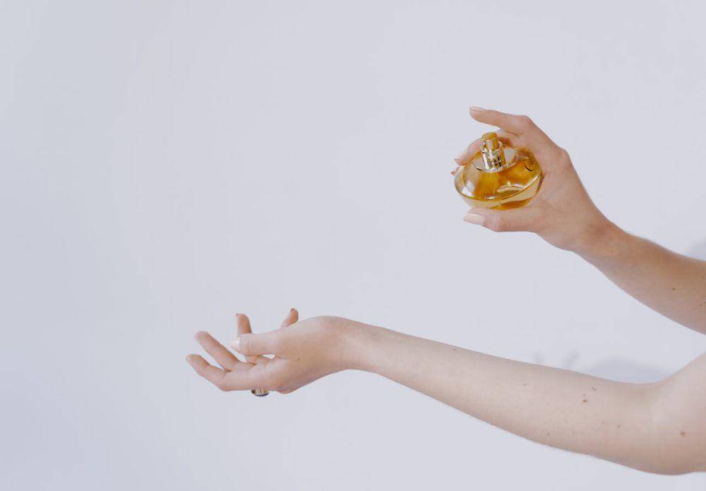 Ilustrasi spray perfume
