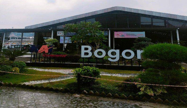 Stasiun Bogor saat hujan (Sumber: Dokumentasi Pribadi)