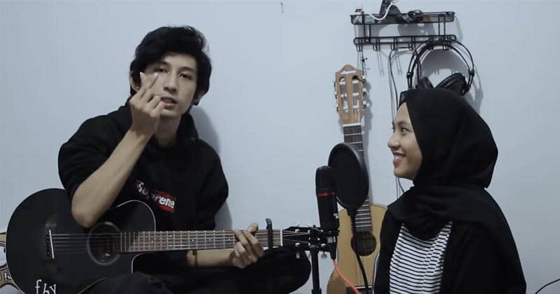 Feby Putri Resmi Dilamar Gitarisnya, Adam Febrian | Popmama.com