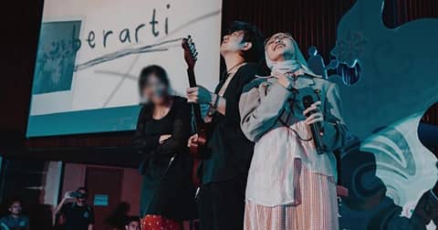 Feby Putri Resmi Dilamar Gitarisnya, Adam Febrian | Popmama.com