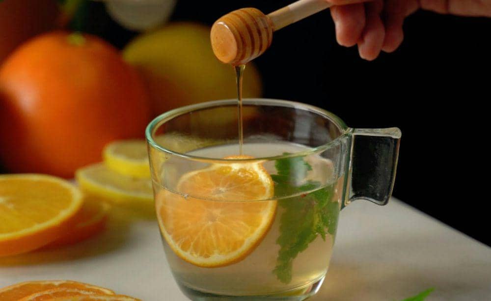 4 Resep Minuman Hangat yang Ampuh Redakan Sakit Tenggorokan Busui