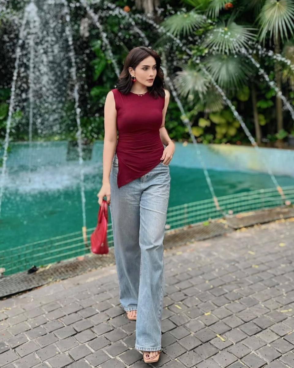 ootd baju asimetris ala Dafina Jamasir