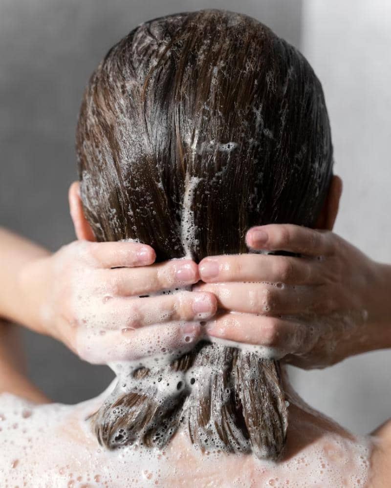 Apakah Kamu Terlalu Sering Mencuci Rambut? Berikut Saran dari Ahl ...