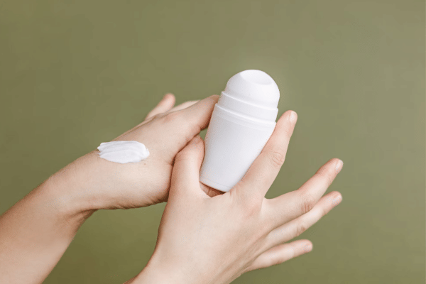 ilustrasi deodoran (unsplash.com/@noratopicals)