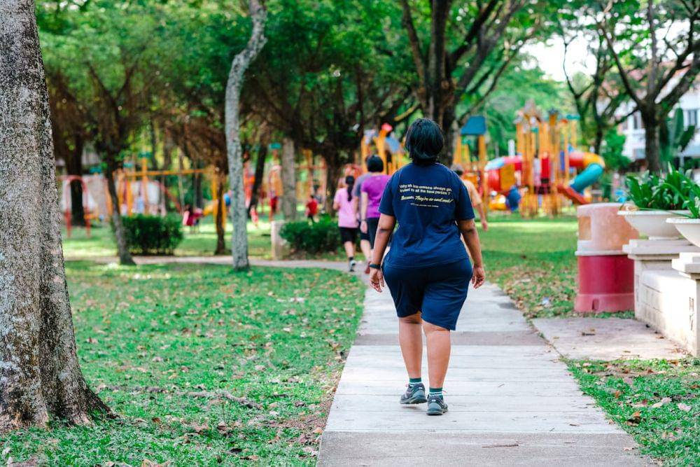 ilustrasi olahraga jalan kaki (pexels.com/Adones Bentulan)