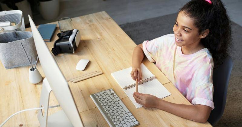 Pexels/Julia M Cameron