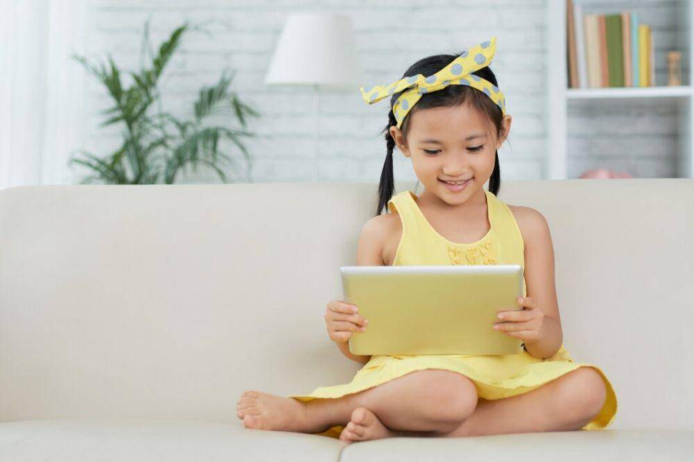 anak pakai gadget