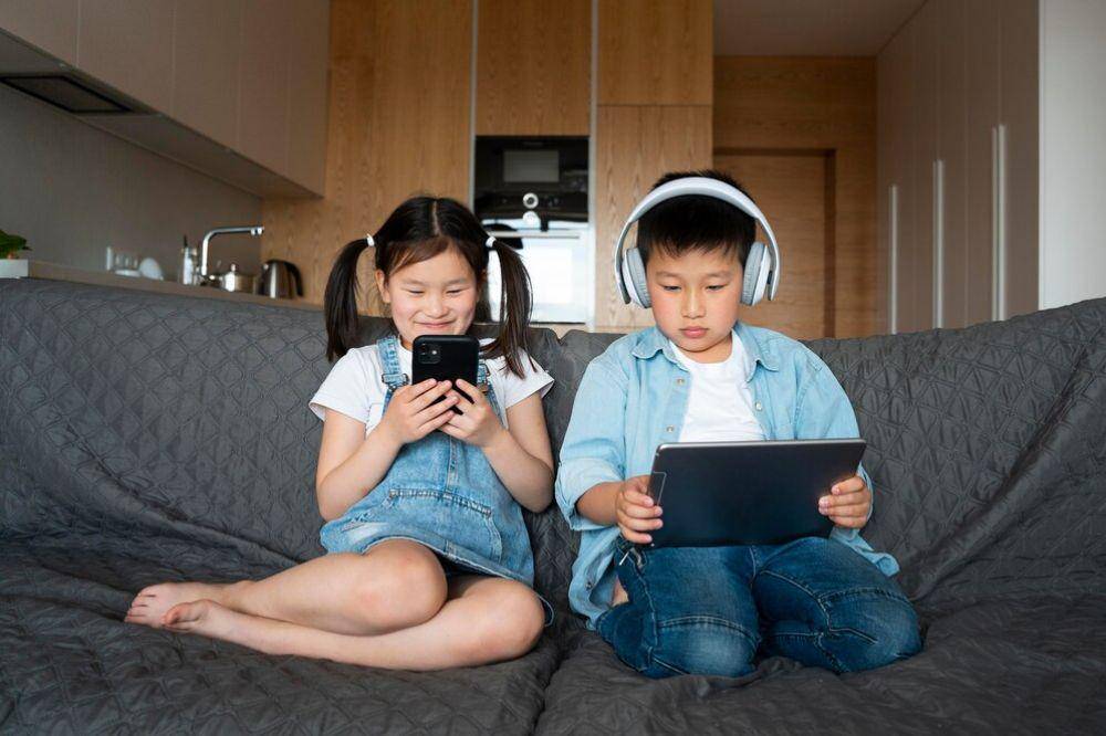 anak bermain gadget
