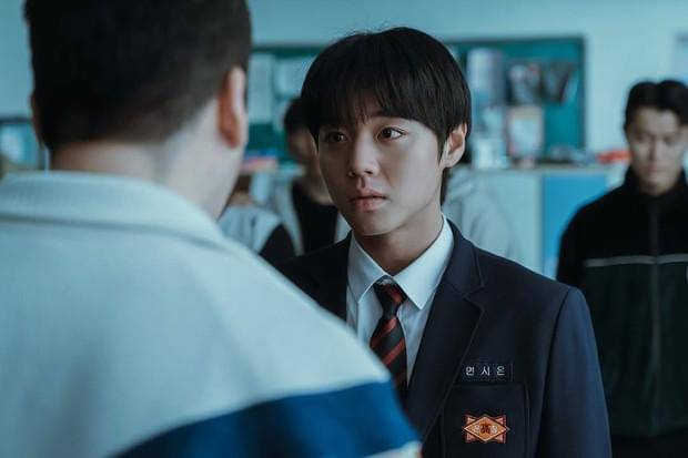 park-ji-hoon-di-weak-hero-class-2-foto-instagramcomnetflixkr-1744688211139.jpeg