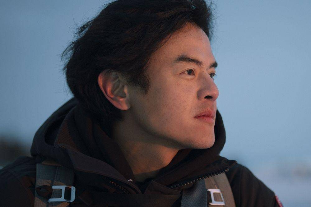 Dion Wiyoko di Film Sore: Istri dari Masa Depan.jpg