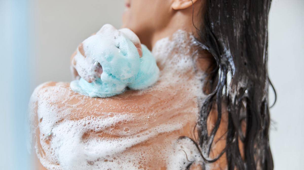 7 Rekomendasi Sabun Wangi Bunga dengan Scrub
