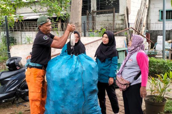 Kementerian Lingkungan Hidup Dukung Bank Sampah Lewat Program PHINLA 7.jpg