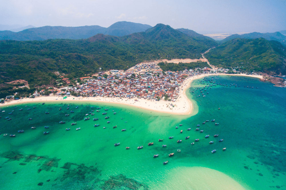 vietnam to go places - qun beach.png