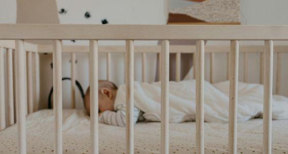 Anak yang Sakit sedang Tidur, Haruskah Dibangunkan untuk Minum Obat?