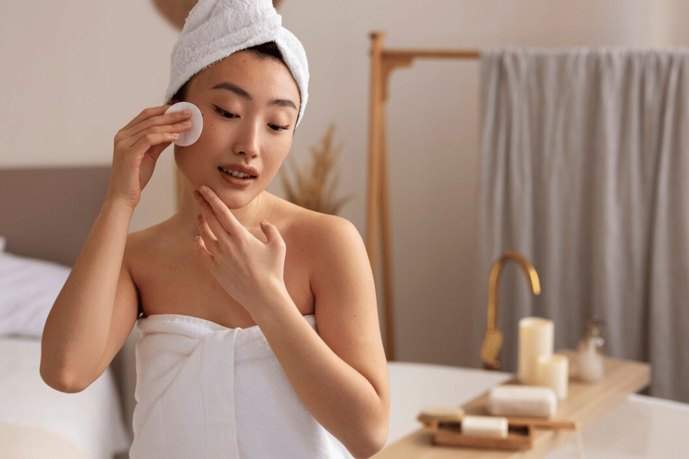 Kebiasaan Pakai Skincare yang Justru akan Merusak Kulit (3).png