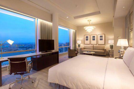 9 Rekomendasi Hotel Terdekat di Surabaya, Fasilitasnya Bikin Betah!