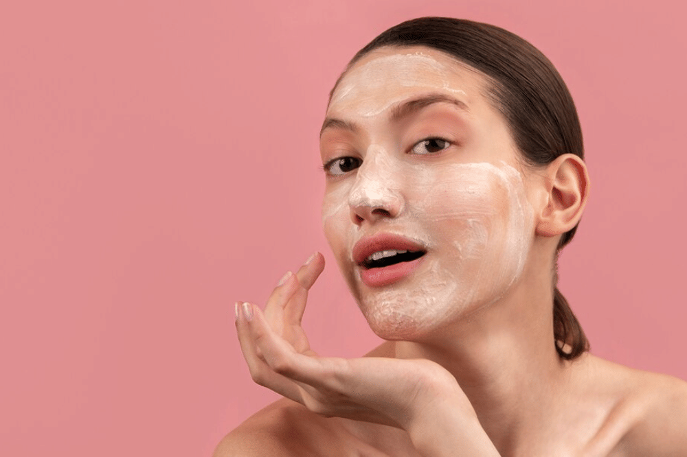 Kebiasaan Pakai Skincare yang Justru akan Merusak Kulit (6).png