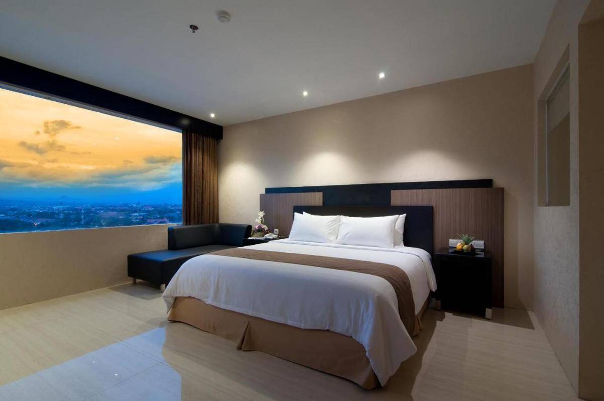 9 Rekomendasi Hotel Terdekat di Malang, Ada Live Music Tiap Malam!