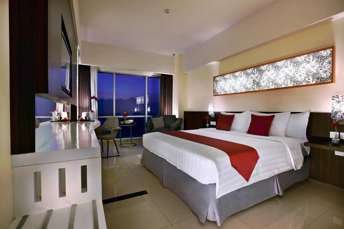 9 Rekomendasi Hotel Terdekat di Malang, Ada Live Music Tiap Malam!