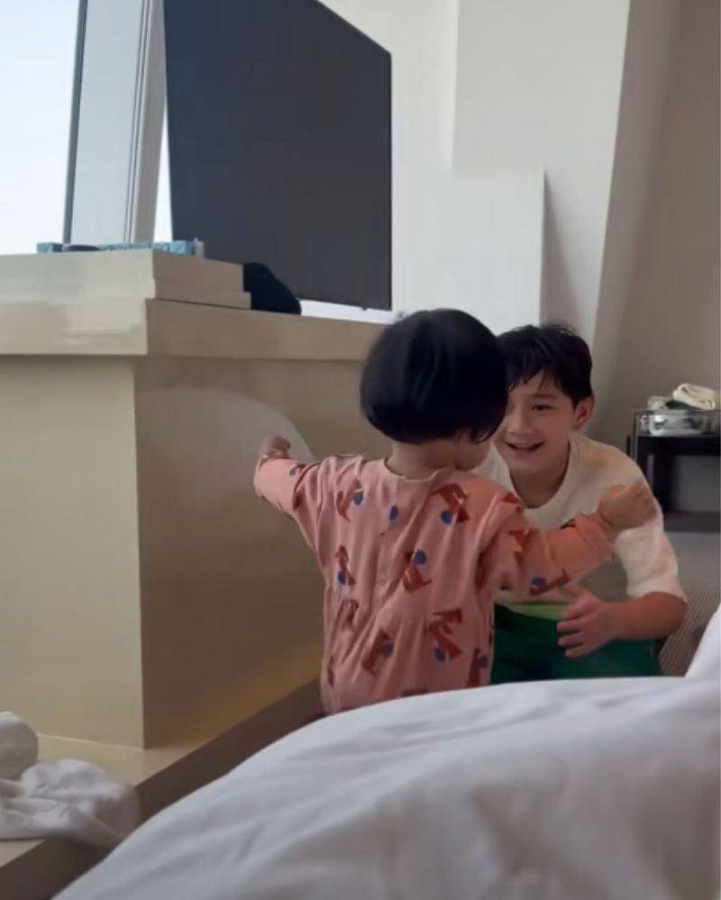 Lily jalan pertama kali saat bersama Rafathar