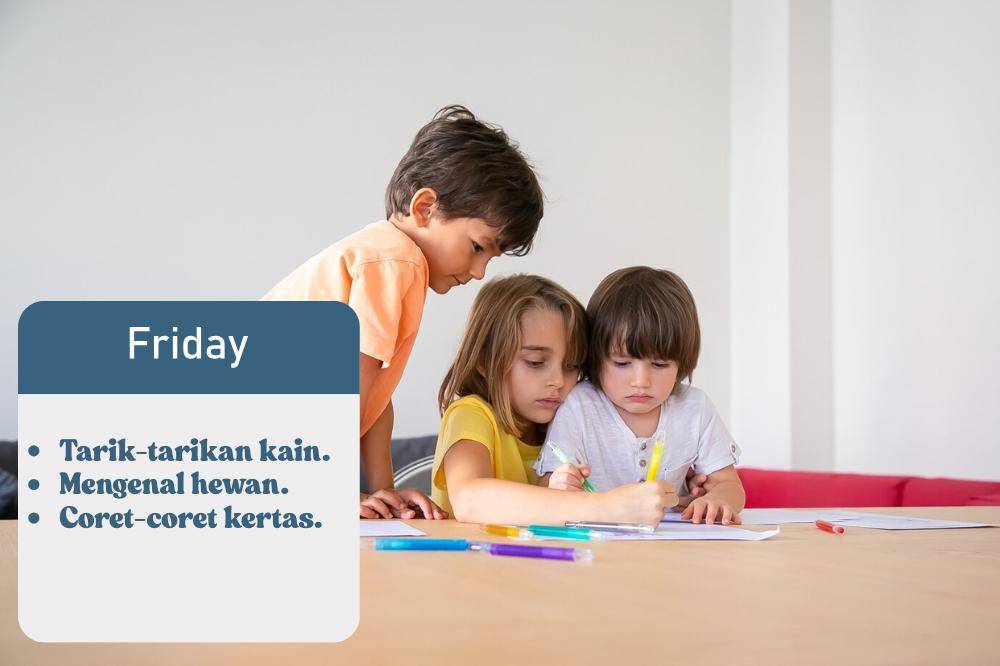 Anak-anak coret-coret kertas
