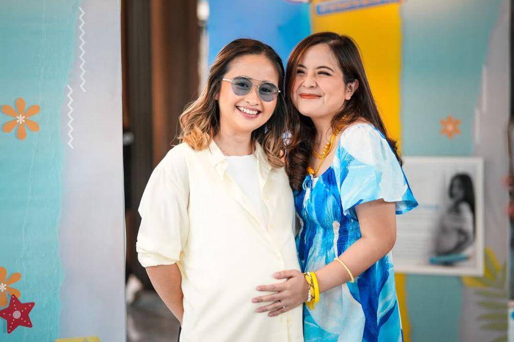 Foto Artis Pamer Baby Bump Bersama Sahabat 5.jpg