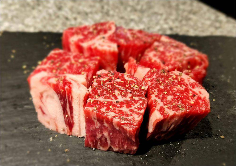 https://unsplash.com/photos/a-piece-of-raw-meat-on-a-cutting-board-pDTr0g_LrCQ