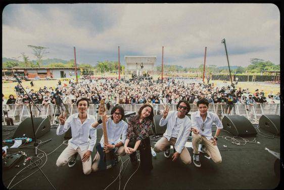 Makna Lagu 'If U Could See Me Cryin’ In My Room' dan Arti, Penuh Luka