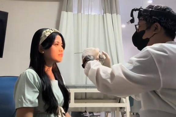 shabrina indonesian idol nodul pita suara.jpg