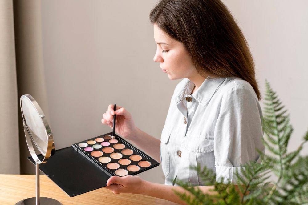 perempuan menggunakan blush on 3.jpg