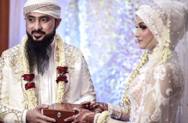 artis menikah usia 40 tahun