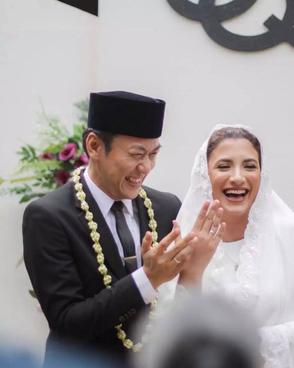 artis menikah usia 40 tahun